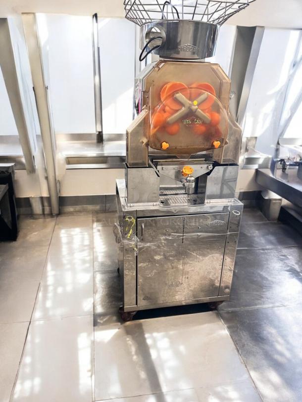 Citrocasa 8000SB commercial citrus juicer, excellent condition, stainless steel, fully tested and working, 115V.