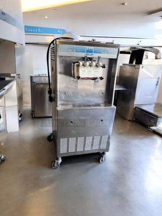 Excellent Condition – Taylor Y339-27 – Soft Serve Ice Cream Machine – 208/230V – Fully Tested & Working! - Item #1200483