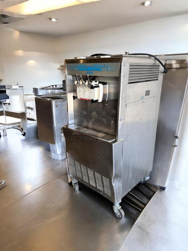 Taylor Y339-27 soft serve ice cream machine in excellent condition, 208/230V. Fully tested and working.