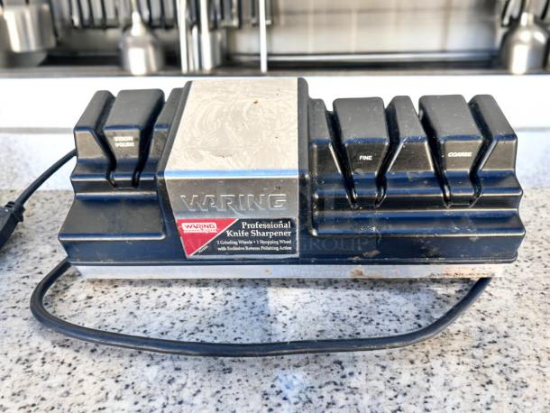 Waring WKS800 electric knife sharpener in excellent condition, 120V, tested and working, featuring coarse and fine settings.