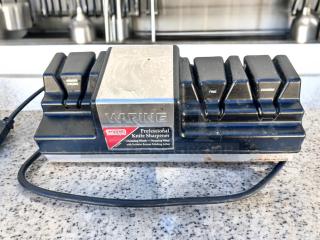 Waring WKS800 electric knife sharpener in excellent condition, 120V, tested and working, featuring coarse and fine settings.