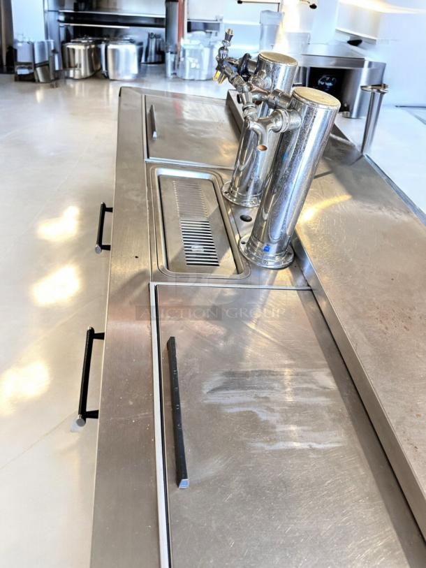 Beverage-Air DD58BC draft beer dispenser, excellent condition, 2 keg capacity, stainless steel, fully tested and working.