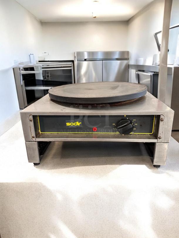 Sodir 400E electric crepe maker, 220V, superb condition, fully operational, featuring control dial and red indicator light.