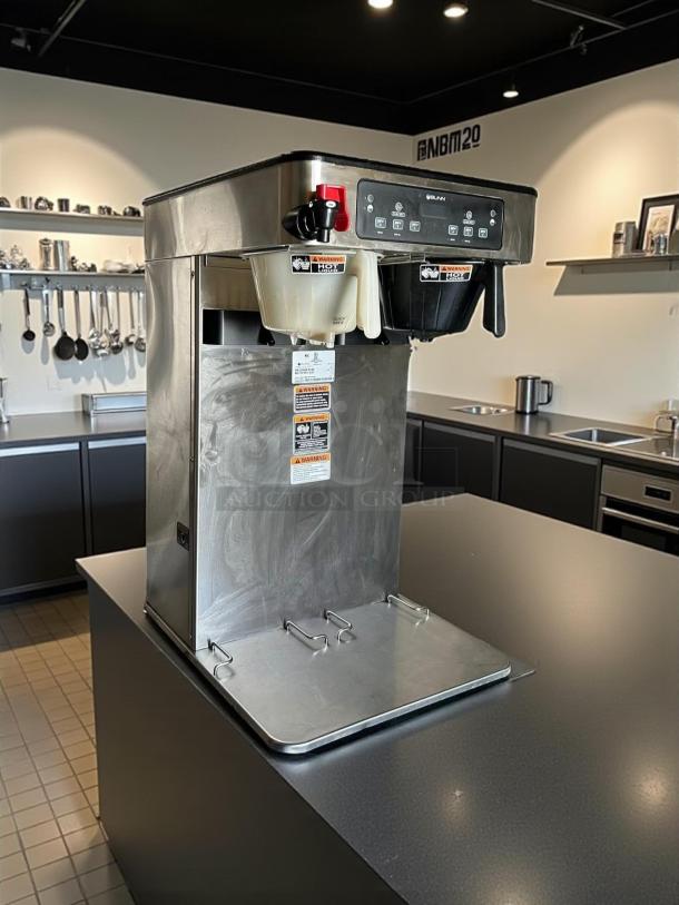 Bunn ITCB TWIN High Volume Tea/Coffee Brewer, Model 52400.0000, stainless steel, digital display, fully tested, excellent condition.