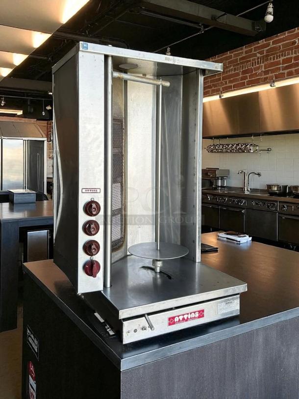 Attias GRY-4 Gyro & Shawarma Machine, 4 burners, 1 spit, stainless steel, great condition, tested and working.