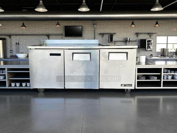 True TWT-72-HC worktop refrigerator, 72 3/8", with 3 9/16" backsplash, in great condition, fully tested and working.