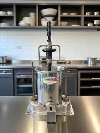 Kabob-O-Matic 13741 sausage stuffer, stainless steel, manual, vertical direct drive, 7 KG/15 LB capacity, great condition.