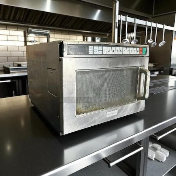 Panasonic NE-17723 commercial microwave oven, 1700W, stainless steel, excellent condition, 3-stage cooking, 230V, tested.