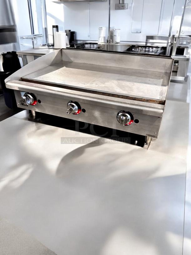 Star Max 624TF 24" gas griddle in superb condition, manual controls, stainless steel, fully tested operational, commercial use.