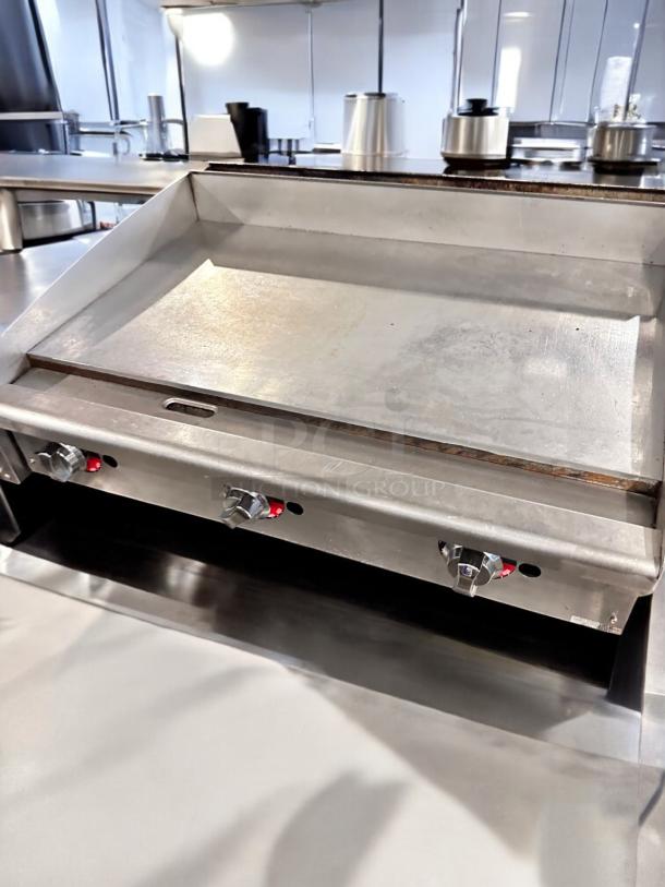 Star Max 624TF 24" gas griddle in superb condition, with manual controls; fully tested and operational.
