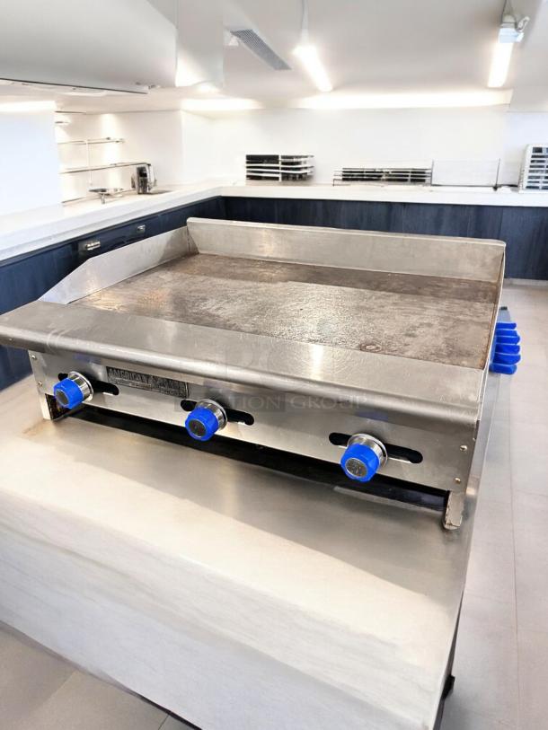 American Range ARMG-36 gas griddle, 36", featuring manual controls, in outstanding condition, fully tested and working.