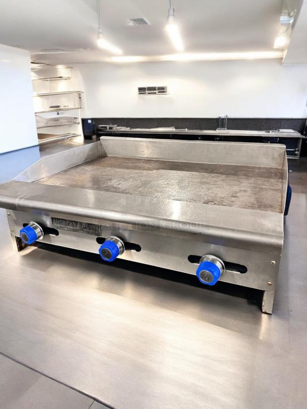 American Range ARMG-36 gas griddle, 36", outstanding condition, manual controls, fully tested, stainless steel finish.