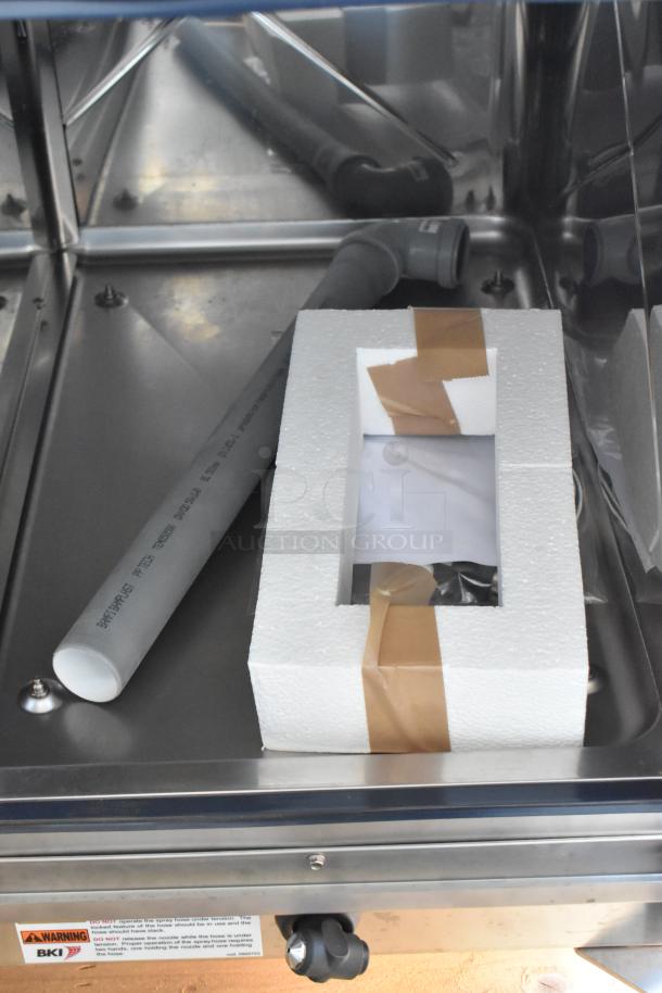 BRAND NEW Bakers Pride AEHE061R stainless steel combi convection oven. Electric, 208V, 3 phase. Unused, pristine condition.