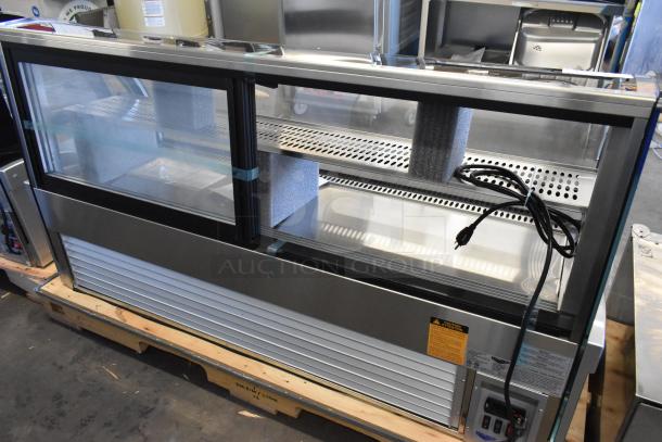 BRAND NEW Vollrath RDE8160 60" countertop curved glass refrigerated display cabinet, 120V, 1 phase, ready for use.