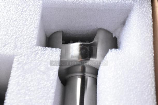 2 AvaMIx 928IBHD21 heavy-duty immersion blenders in packaging, stainless steel blade, new scratch and dent condition.