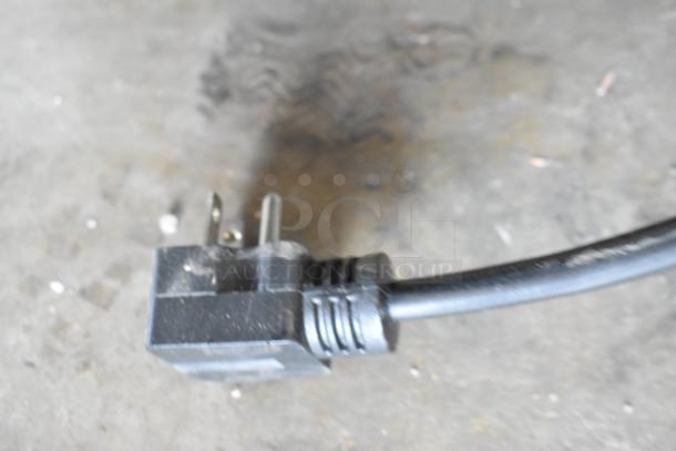 Close-up of three-prong plug for 2024 Avantco 177F200 electric fryer, highlighting outlet compatibility.