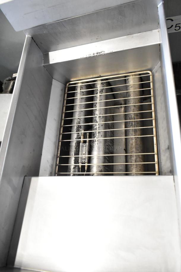 Pitco Frialator 40C stainless steel commercial deep fat fryer, natural gas powered, 105,000 BTU, interior view.