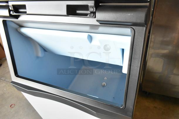 Brand new Avantco 194BIN54030 30" ice storage bin, plastic exterior, 536 lb capacity. Minor scratches.