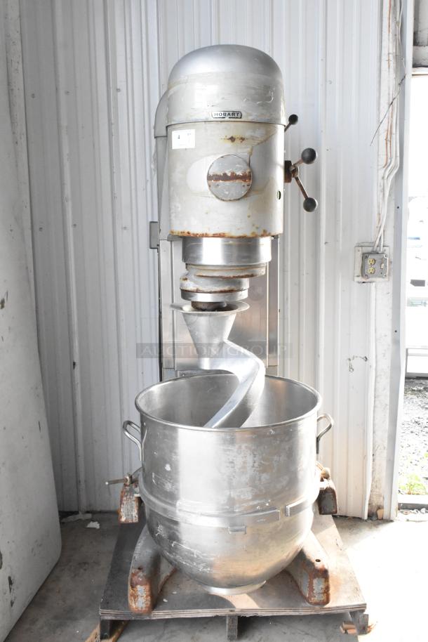 Hobart V-1401 commercial 140 qt planetary dough mixer with mixing bowl and dough hook. 200V, 3 phase, worn condition.