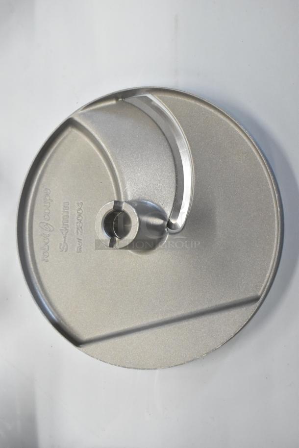 Brand new Robot Coupe 28004W 5/32" slicing disc in pristine condition, marked with brand and reference number.