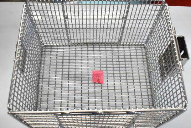 BRAND NEW Henny Penny 186010 nugget fryer basket for 600 gas fryer, scratch and dent condition, with product label inside.