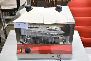 Brand new Avantco 177HDS100 stainless steel hot dog steamer. Holds 100 dogs/48 buns, 120 volts. Scratch and dent condition.