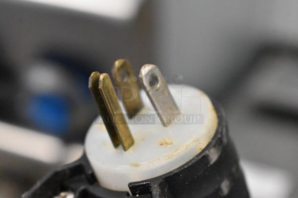 Close-up of a plug for the Oliver 702-N Metal Commercial Countertop Bagel Slicer, 115 volts, 1 phase.