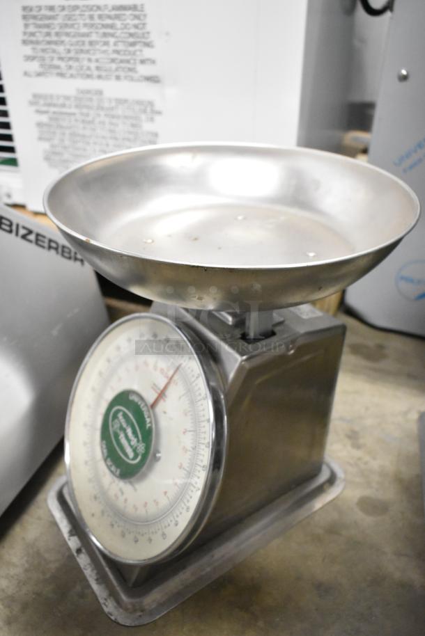 Universal AccuWeigh Yamaha SM(N) 30 lb capacity countertop scale with round stainless steel tray, clear dial display.