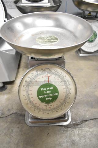 2 Universal AccuWeigh Yamaha SM(N) countertop scales, 30 lb capacity, metal tray, condition noted as for approximation only.
