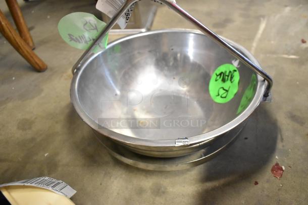Detecto SCS30 30 lb capacity hanging produce scale with metal bowl, minor wear, green tags indicating model and weight.