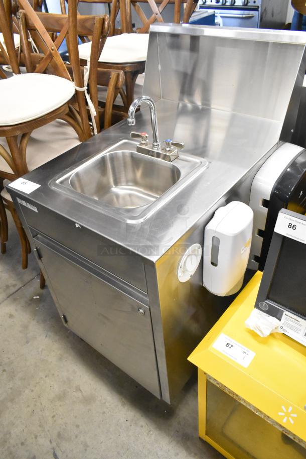 QualServ WMSC24MS stainless steel portable single bay sink on casters, with faucet and dispenser, excellent condition.