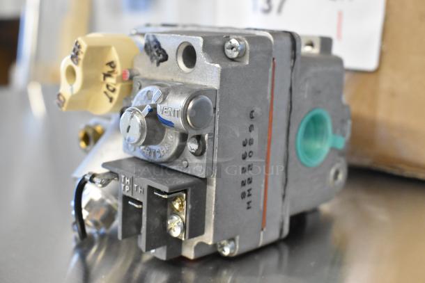 Brand new Avantco 177050077B natural gas valve, model F3-ES-N, F4-ES-N, and F5-ES-N. Visible vent and pilot markings.