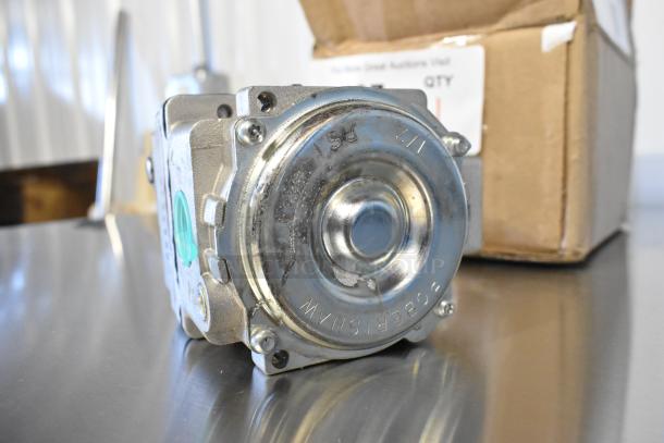 BRAND NEW Avantco 177050077B natural gas valve, fits F3-ES-N, F4-ES-N, F5-ES-N. Scratch and dent. Model markings visible.