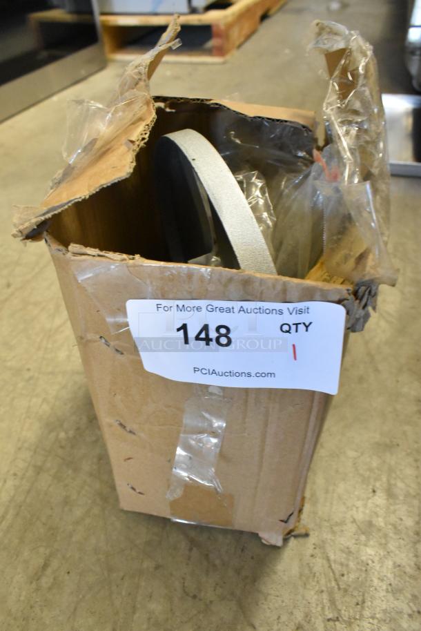 Brand new 190M22HSKNIF slicer knife assembly for #22 slicer, in original but damaged packaging, showing label with auction details.