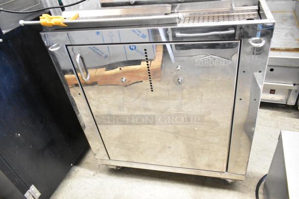 2018 Citrocasa 8000XB citrus juicer, stainless steel, commercial floor model. Features sturdy build, Citrocasa logo visible.