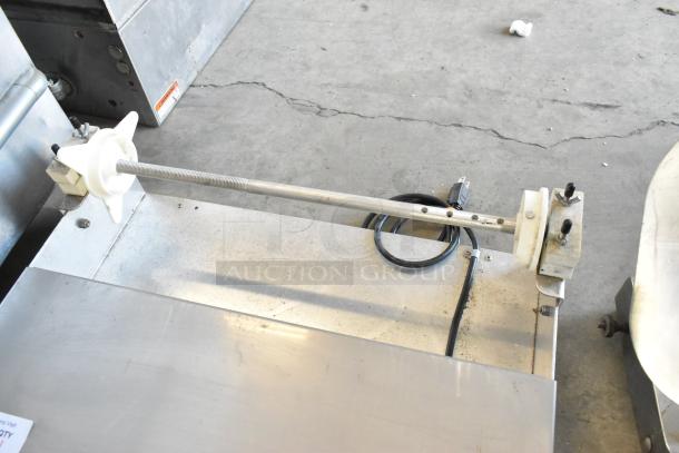 Metal countertop sealing station, 115 volts, 1 phase. Features a durable metal rod and plug. Good working condition.