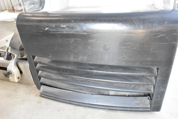 2017 True TAC-14GS-LD merchandiser. Metal base, scratches visible, 115 volts, 1 phase. Front vent detail shown.