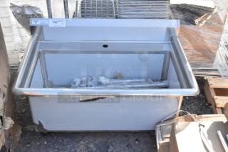 BRAND NEW SCRATCH AND DENT! Steelton 522US3216 32"x16" utility sink with single-inlet faucet hole. Visible label on edge.