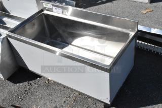 Regency 600IB1836 underbar ice bin with 7 circuit post-mix cold plate, bottle holders; new, scratch and dent condition.
