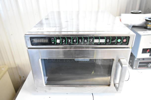 Menumaster MDC182 stainless steel commercial microwave oven, 208/230V, 1 phase, featuring intuitive controls and robust construction.