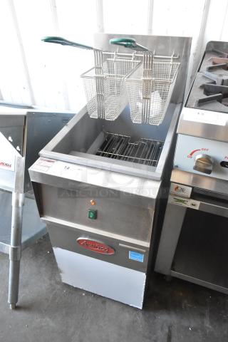 Avantco 177EF40B stainless steel 40 lb. electric floor fryer with 2 metal baskets. New condition, scratch and dent. 208 Volts.