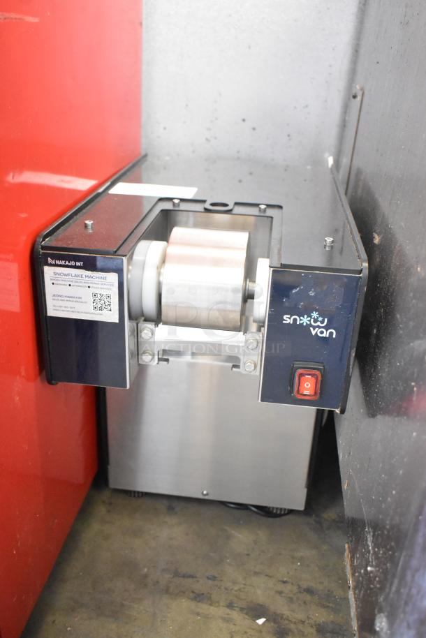 2020 Snow Van NSD-151MW stainless steel ice flaking machine, 220V, 1 phase, commercial countertop model, excellent condition.