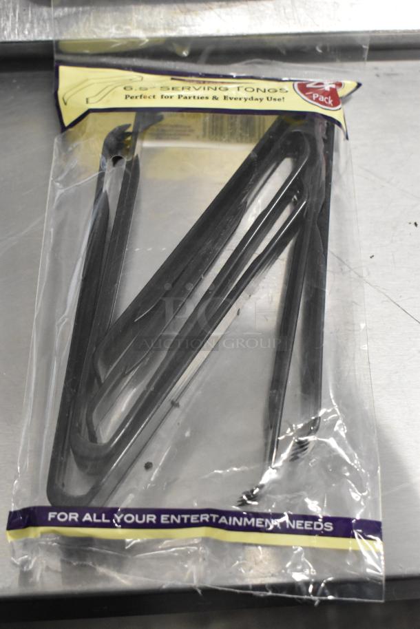 Pack of new serving tongs, 2-pack, in plastic packaging. Suitable for parties and everyday use.