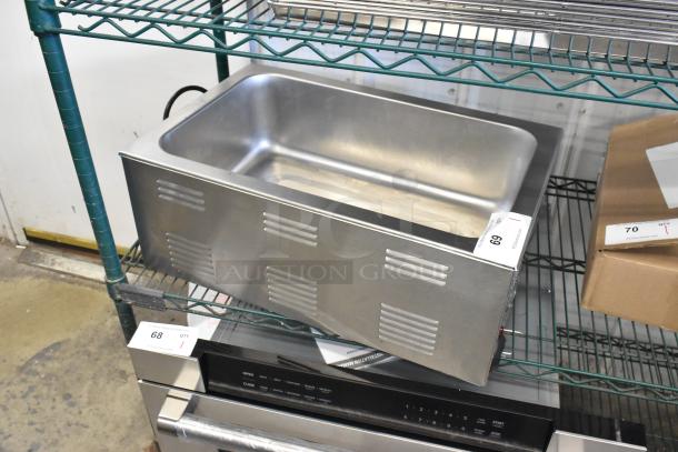 2022 Avantco 177W50 stainless steel countertop food warmer, 120V, 1 phase, excellent condition, auction tags visible.