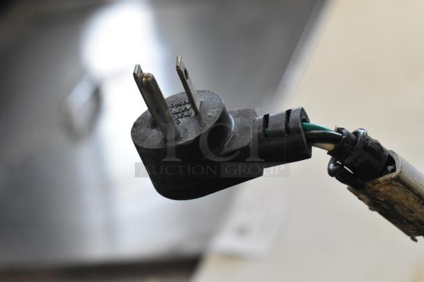 Electrical plug of Delfield 4460N-24M stainless steel commercial prep table, 115 volts, 1 phase.