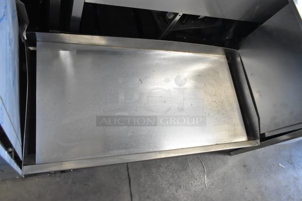 Star stainless steel commercial griddle, countertop model. Flat top, slight surface wear. Ideal for restaurant use.