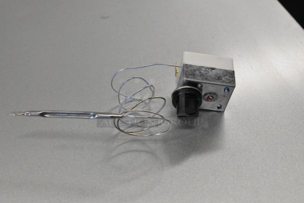 Brand new Globe U00577 Hi Limit Thermostat, thermal cutout for PF, CPF, GPC series. Includes visible coiled wire and control knob.
