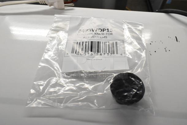 Brand new ServIt 423WDP15 control knob in packaging with label. Ideal for WD drawer warmers, sealed, pristine condition.