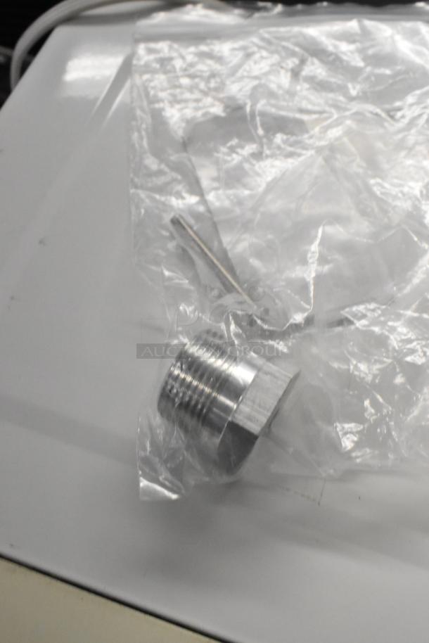 5 items including new Regency 600QDSN Quick-Disconnect Adapter in packaging. Metal material, pristine condition.