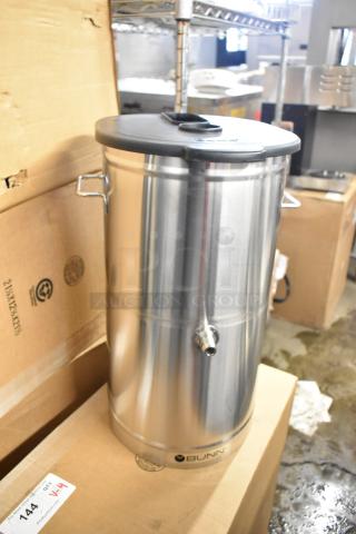 BRAND NEW Bunn 34100.0002 TDO-4 4 Gallon Iced Tea Dispenser, stainless steel, with brew-through lid, minor scratches.